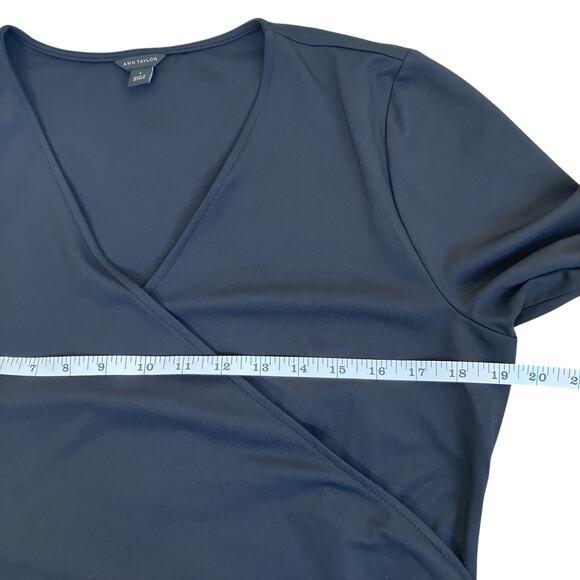 Ann Taylor Sz L Black Refined Stretch Wrap Top 3/4 Sleeve Fitted Feminine Office - Picture 11 of 16